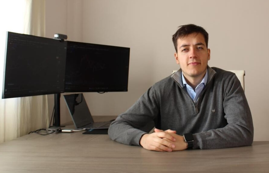 fausto analista financiero